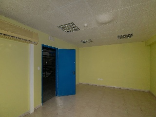 Nave en C/ seis de junio 18