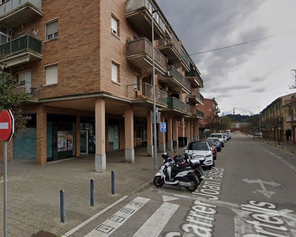 Local en C/ Joan Fuster, Sarrià de Ter (Girona)