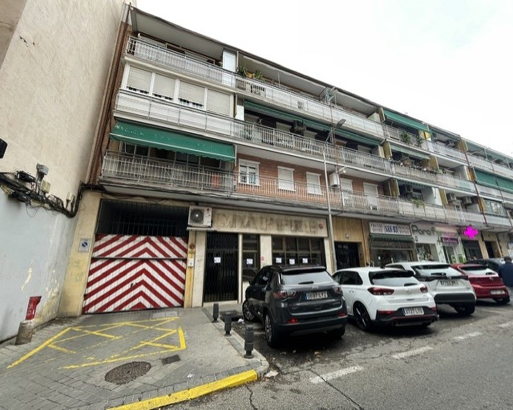 Local en C/ Lago Van - Madrid -