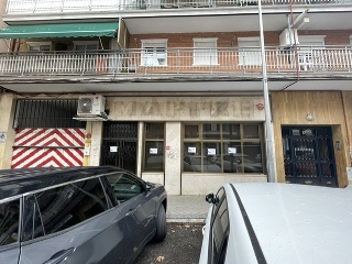 Local en C/ Lago Van - Madrid - 12