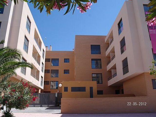 Garaje en venta en Monforte Del Cid de 14 m²