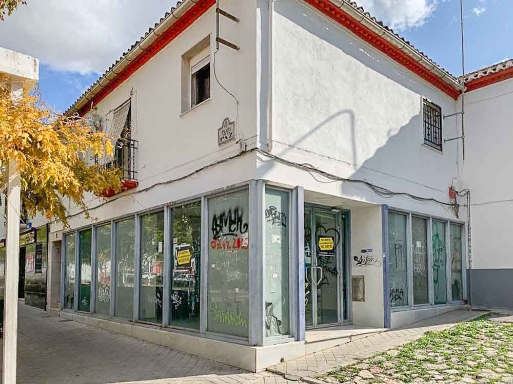 Local en venta en Granada de 83 m²