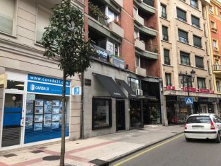 Local en venta en Oviedo de 60  m²