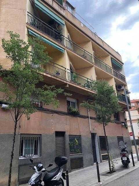 Piso en venta en C. Besos..., Bcn-Horta -Guinardo, Barcelona