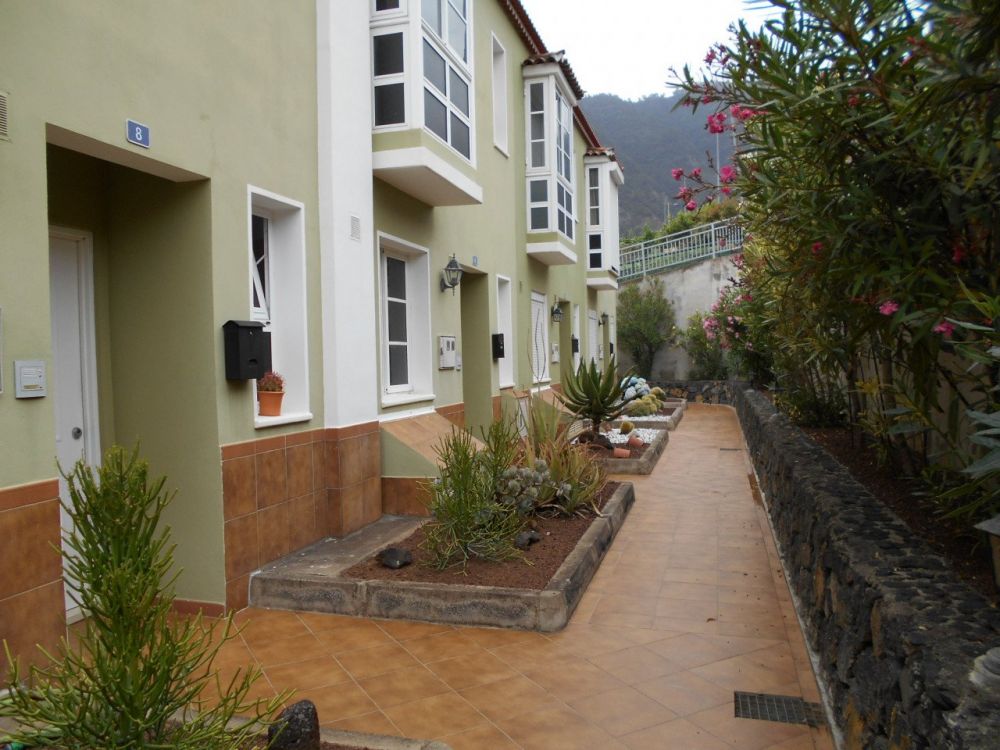 Promoción de viviendas en venta en c. nueva los pinos, urb. frontones en la provincia de Sta. Cruz Tenerife