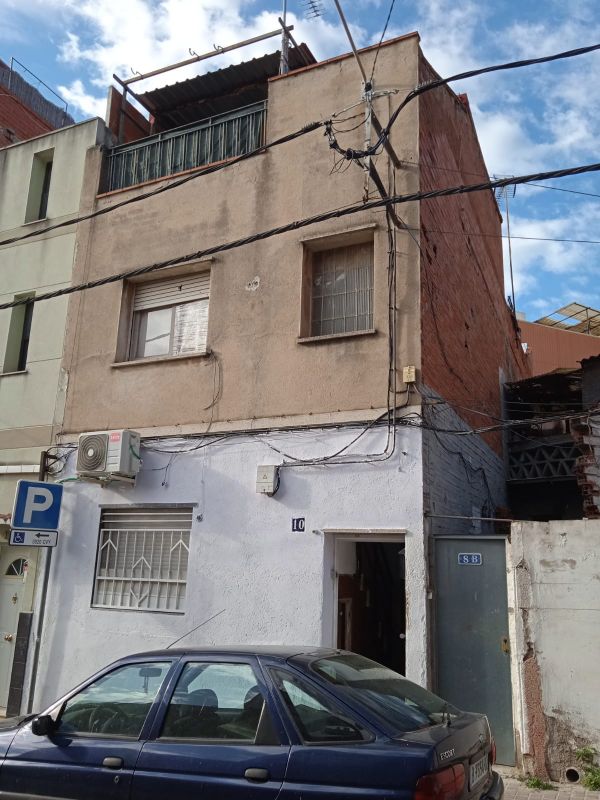 Piso en venta en C. Llum De La Selva..., Sabadell, Barcelona