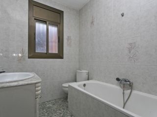 Casa en venta en C. Bosc Del Samso, 2, Can Olivella, Barcelona 14