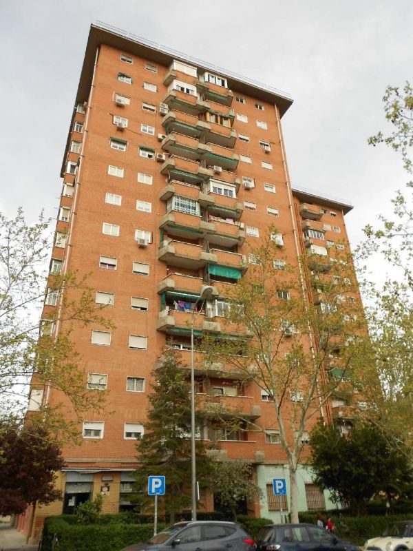 Piso en venta en C. Besolla, 9, Mad-Carabanchel, Madrid