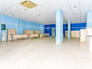 Local comercial en Av Torre de la Vila 2