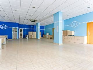 Local comercial en Av Torre de la Vila 4