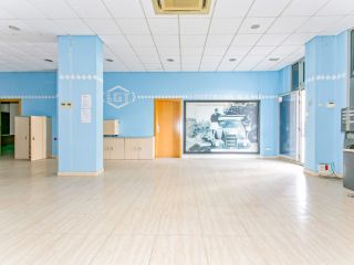 Local comercial en Av Torre de la Vila 5