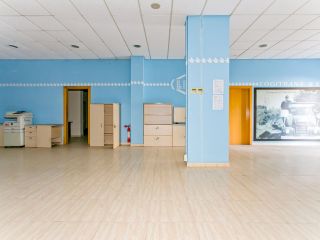 Local comercial en Av Torre de la Vila 6