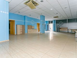 Local comercial en Av Torre de la Vila 8