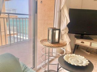 Se vende piso - apartamento 1a línea de playa en Torrevieja con espectaculares vistas al mar  3